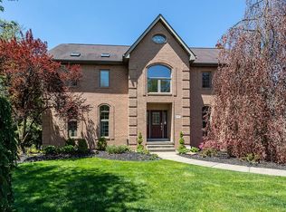 549 Burkes Dr, Coraopolis, PA 15108