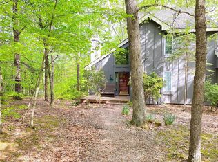 27 Down Hl, Lake Harmony, PA 18624