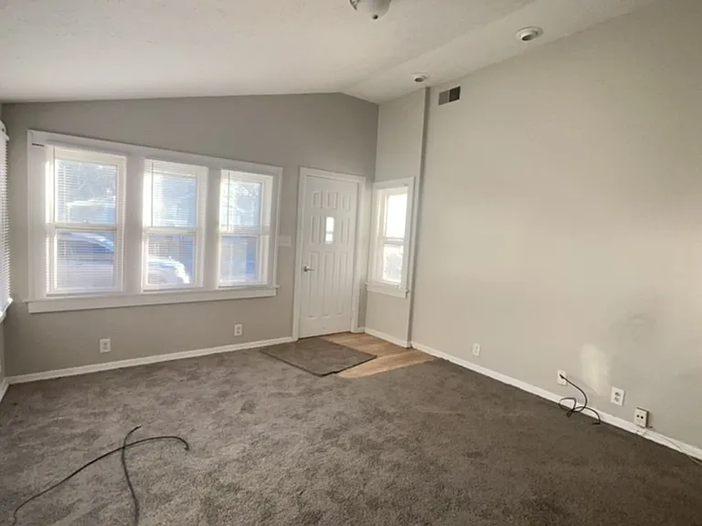 1506 W 10th St — Photo 3