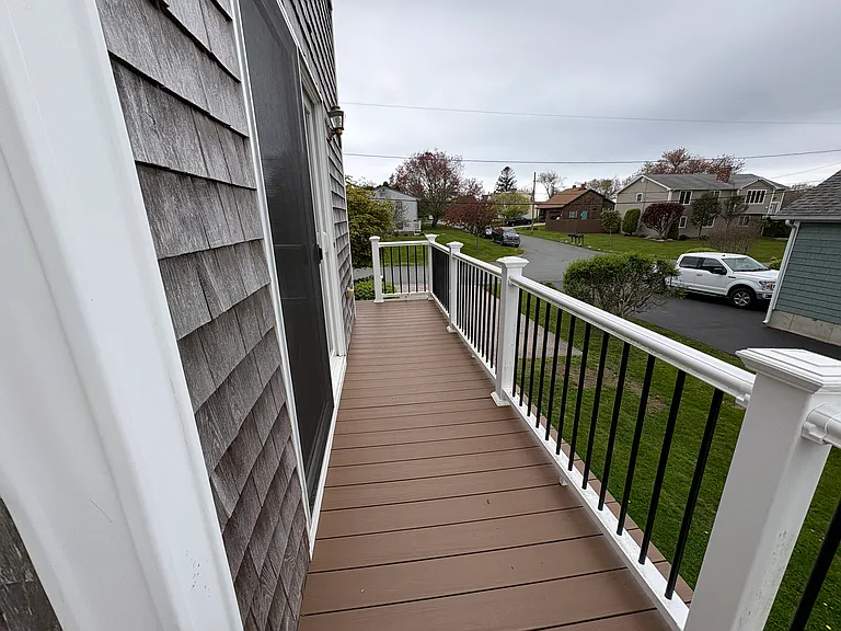 Side deck driveway side