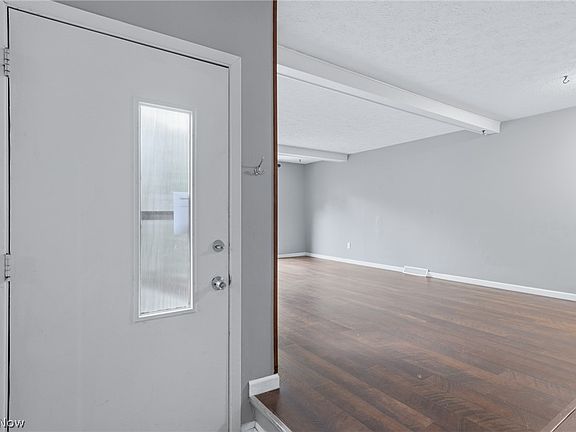 3rd image of 32726 Washington Ct