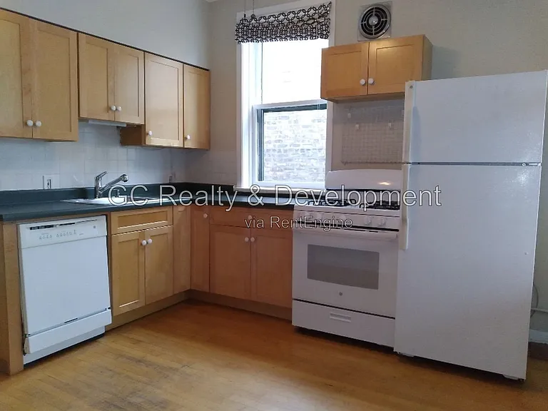 1306 W Cornelia Ave #3 — Photo 2