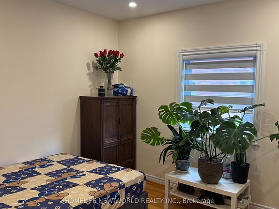4th image of 138 Mallory Ave