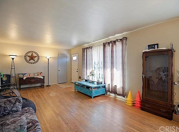 5th image of 185 Lang St