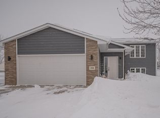 1306 Saint Andrews Ln, Elk Point, SD 57025