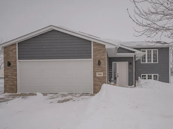 1306 Saint Andrews Ln, Elk Point, SD 57025