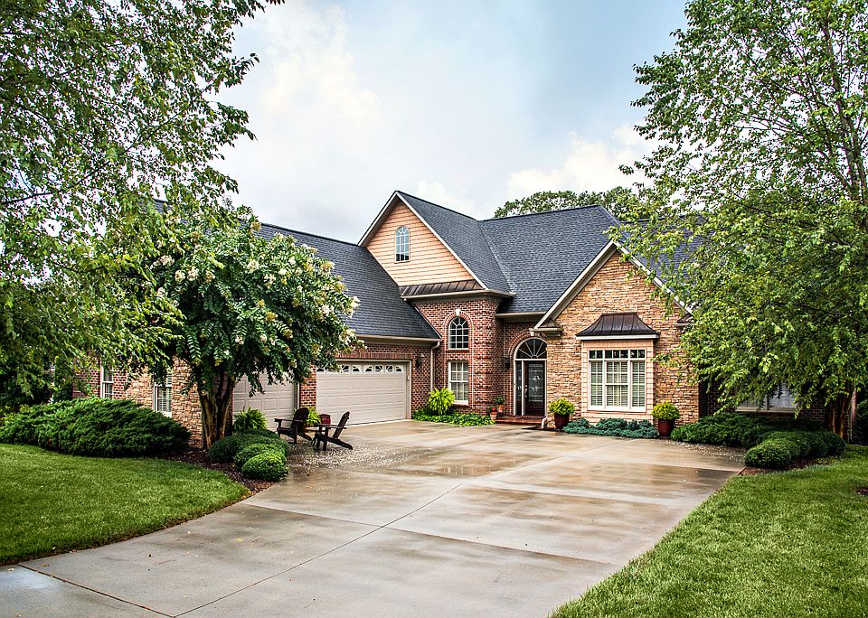 1st image of 1045 Catawba Greens Dr