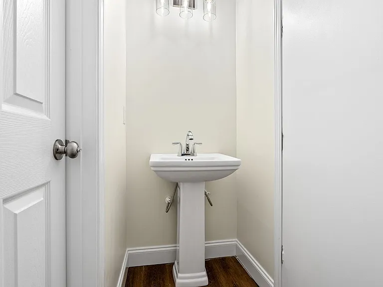 327 Byrd St — Photo 17