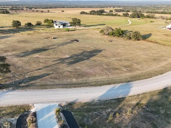 236 Thriving Oak Dr, Fredericksburg, TX 78624