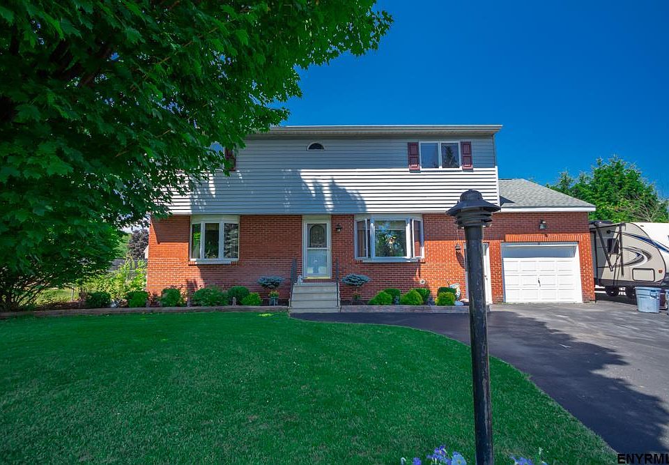 1st image of 31 Lois Ct
