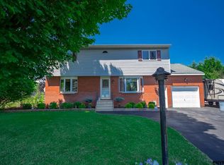 31 Lois Ct, Albany, NY 12205