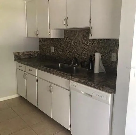 6910 S Trask St — Photo 3
