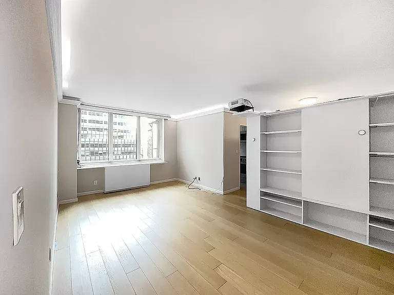 212 E 47th St #16B — Photo 3