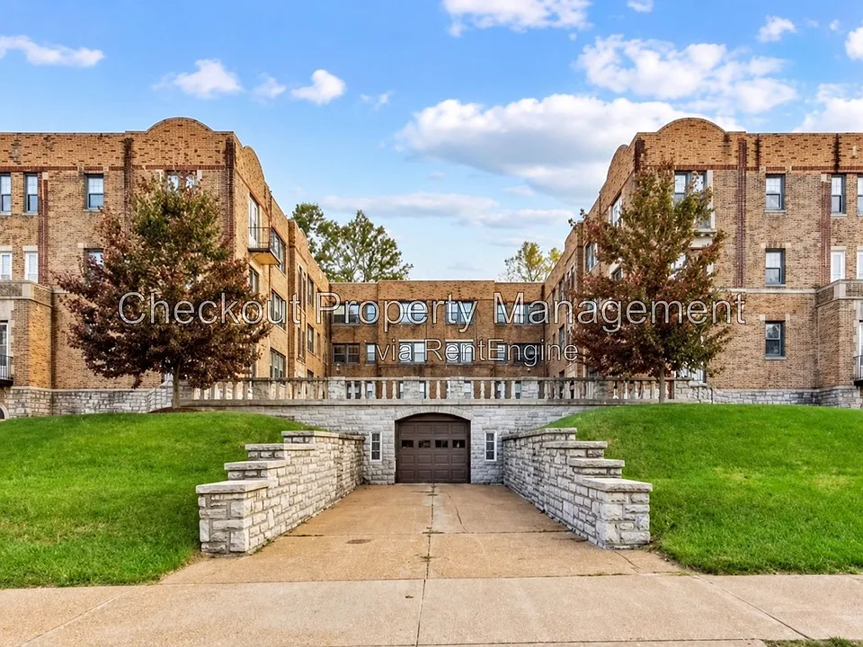 7334 Forsyth Blvd #101