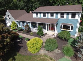 29 W Gate Rd, Suffern, NY 10901