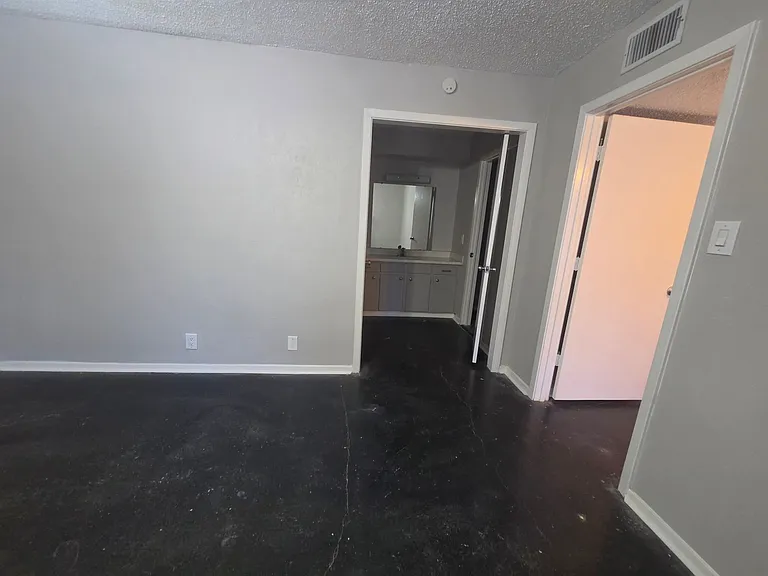 1717 N Locust St — Photo 58