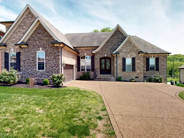 209 Blackthorn Ln, Gallatin, TN 37066
