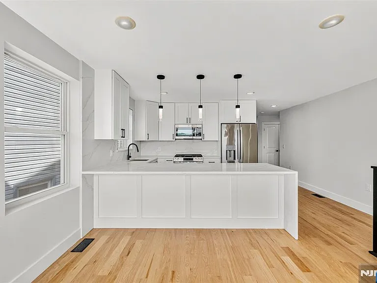 62 Hillside Ave — Photo 7