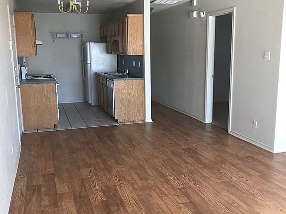 4th image of 916B McDaniel Cir