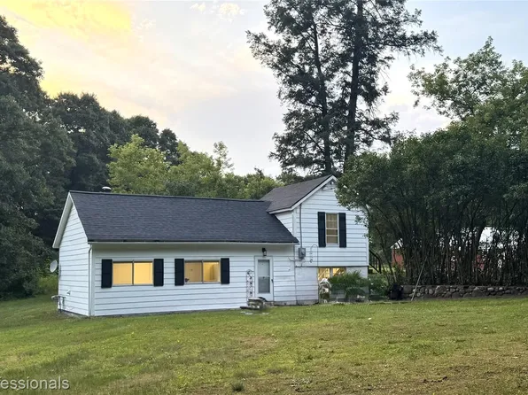 8041 Bridge Lake Rd, Clarkston, MI 48348