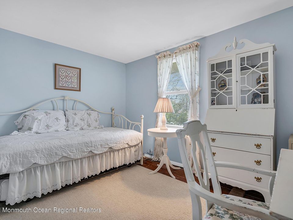 1st image of 611 Henley Ave