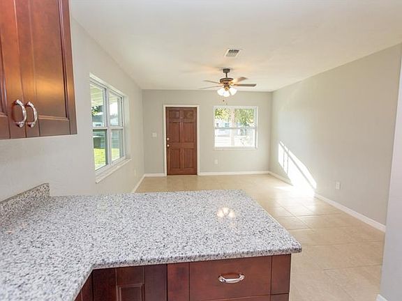 4th image of 5519 Kelly Dr N