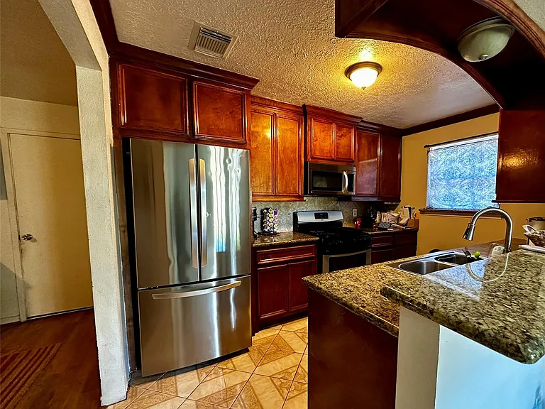 7810 Kellwood Dr — Photo 9