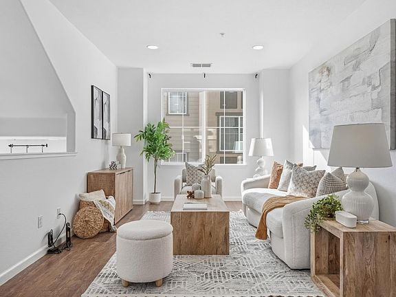 4th image of 238 Peppermint Tree Ter Unit 5