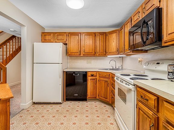 3rd image of 510-510B Ridgefield Cir
