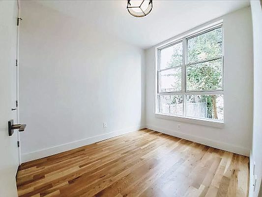 5th image of 2028 Davidson Ave #5A