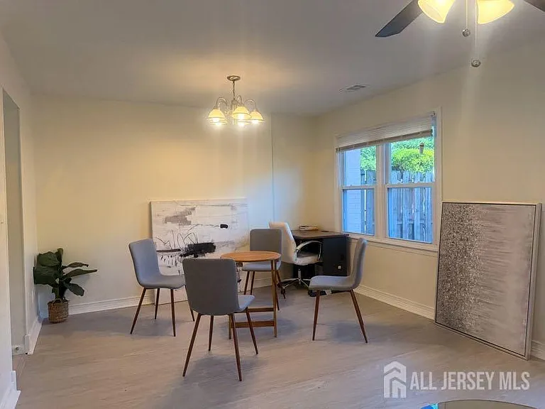 614 W 8th St #2 — Photo 5