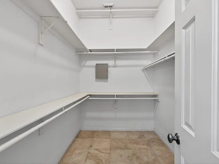 502 Ernst Ct — Photo 25