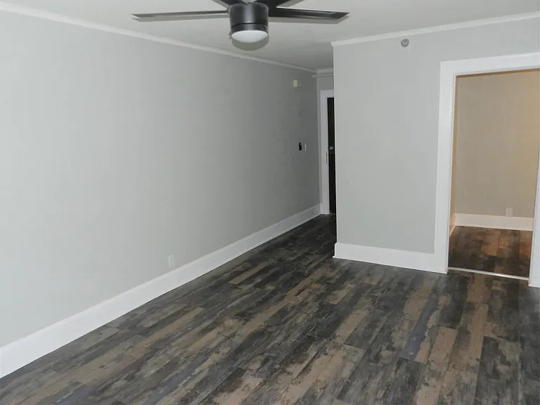 250 11th Ave NE #8 — Photo 4