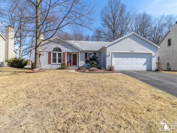 8666 Tanglewood Rd, Temperance, MI 48182
