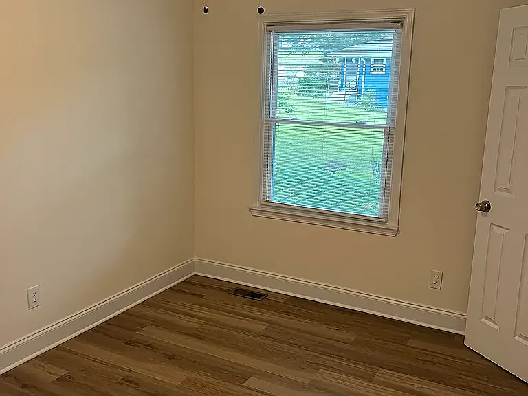 320 Camfield Ct SW — Photo 10