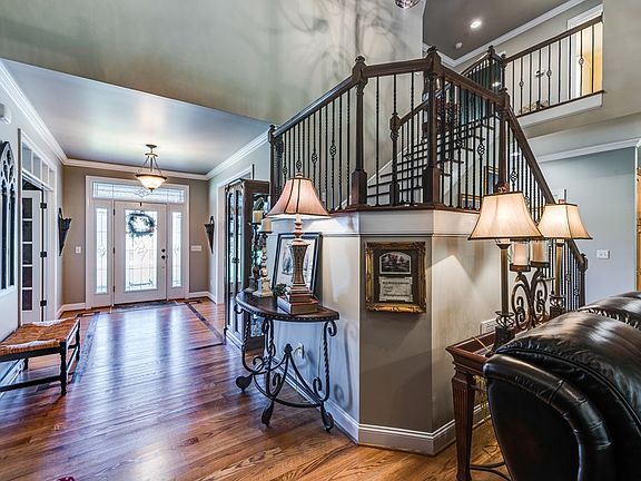 5th image of 296 Brookside Dr