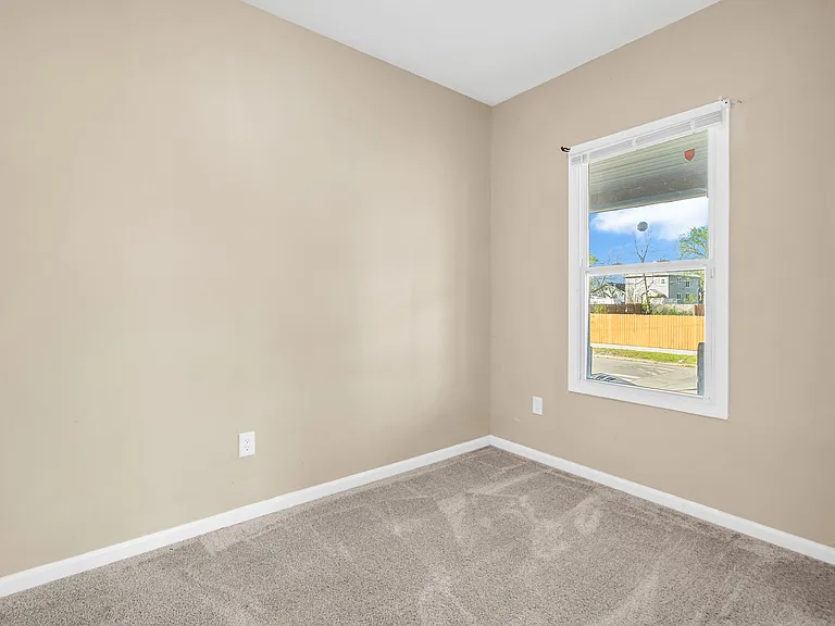 6423 Hazlett St — Photo 15