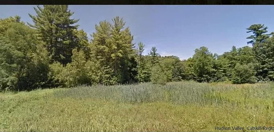 1st image of 8 Iroquois Lane