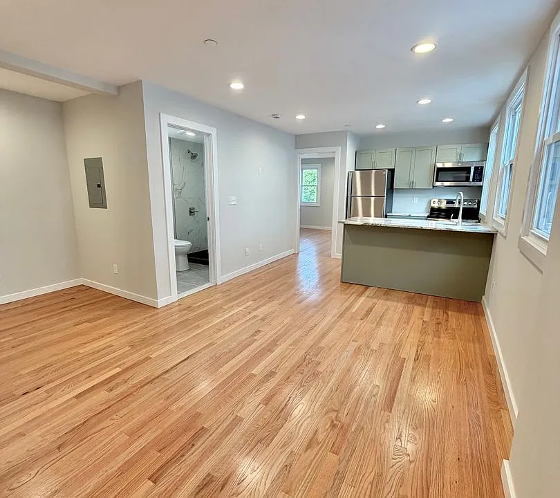 18 Cedar St