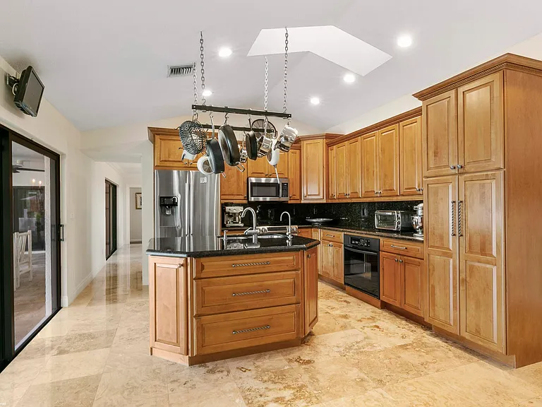 14965 Oatland Ct — Photo 18