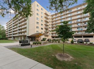 10301 Lake Ave APT 605, Cleveland, OH 44102