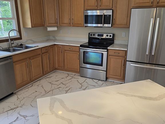 4th image of 549 N Park Ridge Rd