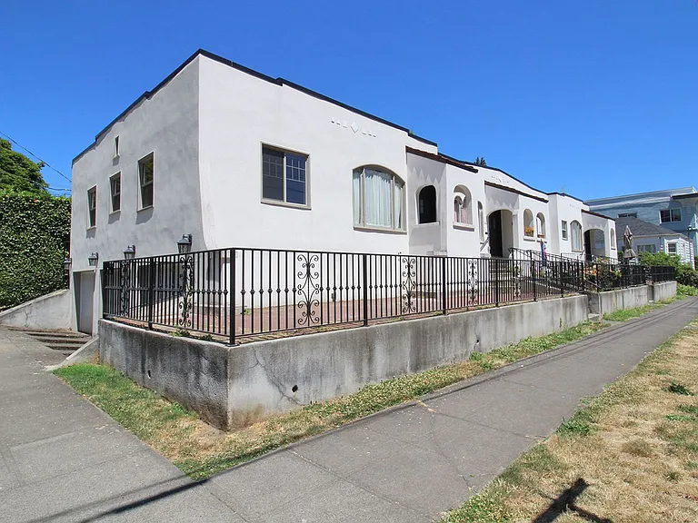 2905 SE Alder St — Photo 2