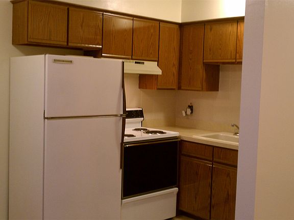 4th image of 4850 Briarwood Ave APT 6