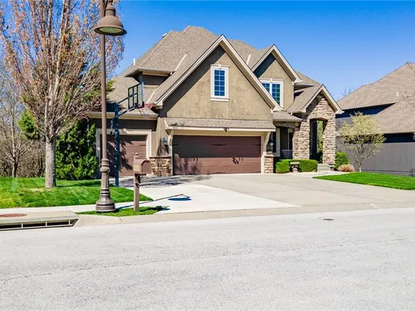 511 NE Greenview Dr, Blue Springs, MO 64029