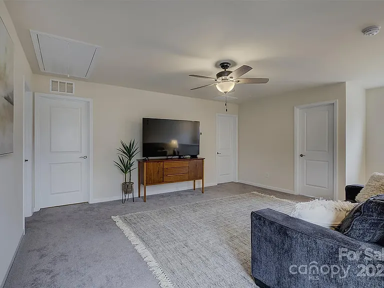 7134 Thornrose Dr — Photo 23