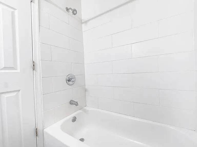 Green Park Apartments — Photo 14