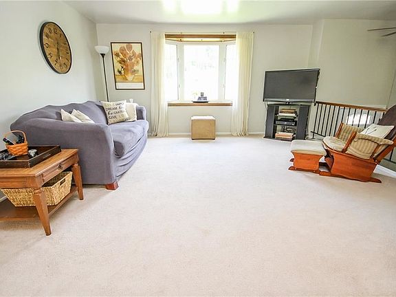 3rd image of 5826 Southampton Dr