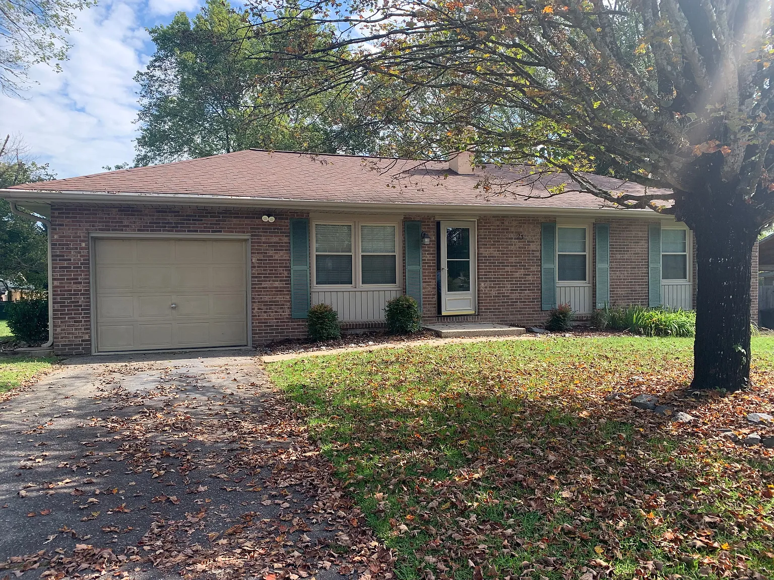 Charming 3 bedroom home near Etowah Elementary — Photo 1