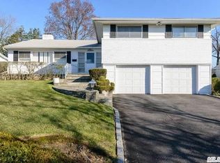 14 Shrub Hollow Rd, Roslyn, NY 11576